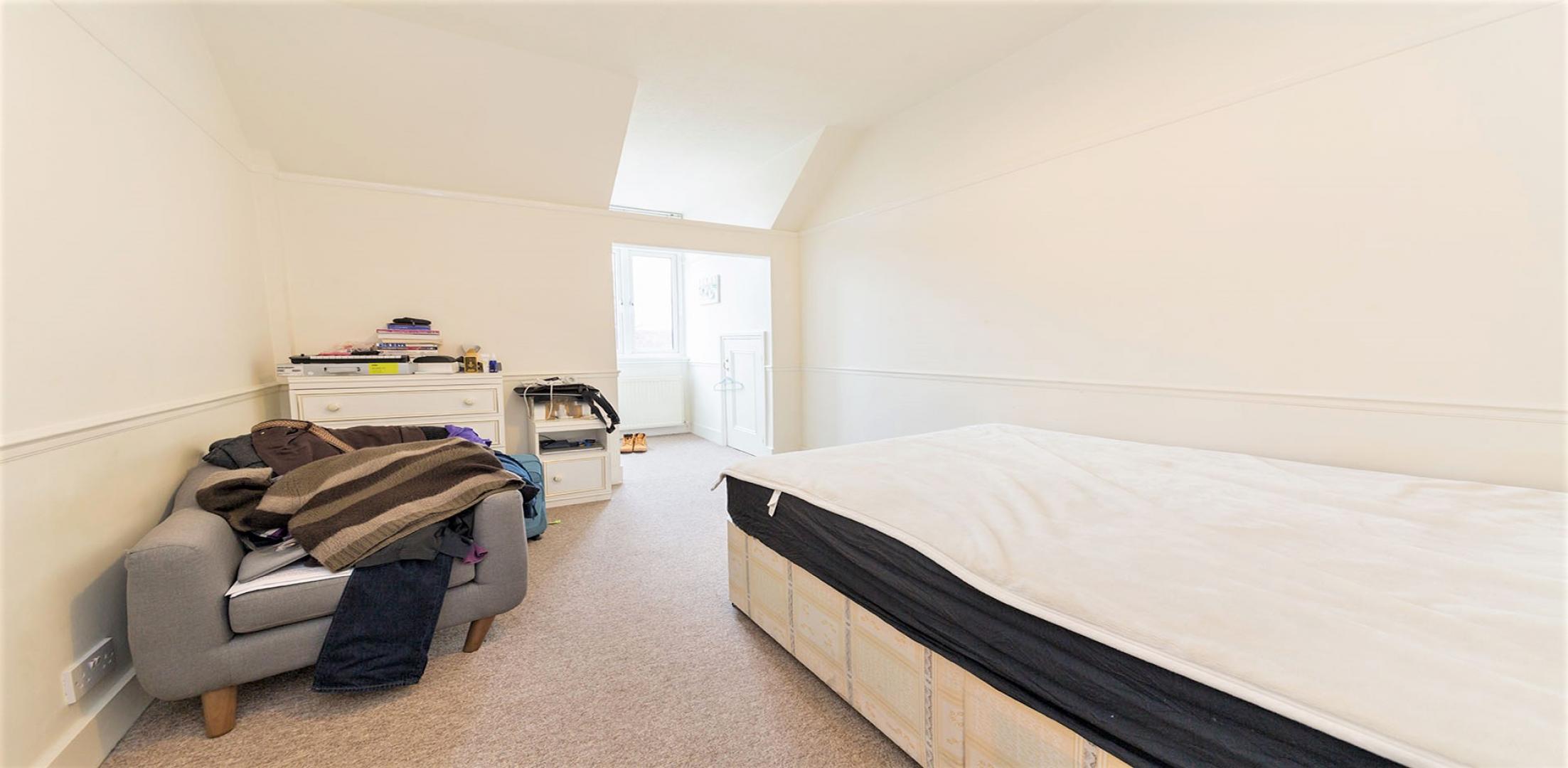 			2 Bedroom, 1 bath, 1 reception Apartment			 Strathray Gardens, SWISS COTTAGE